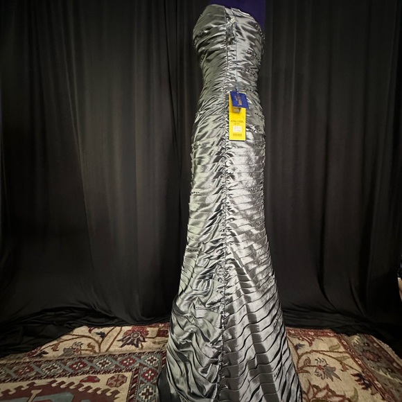 Elegant Strapless Gray Dress - Picture 5 of 10